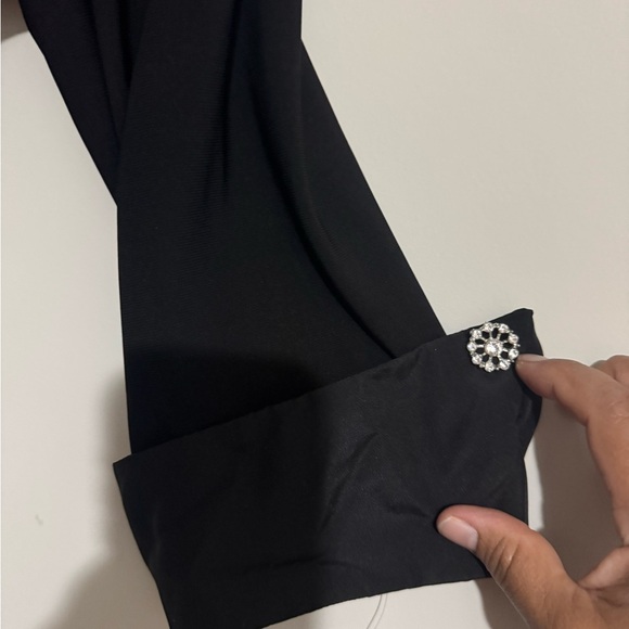 Elegant Black Off-Shoulder Dress - Picture 8 of 10